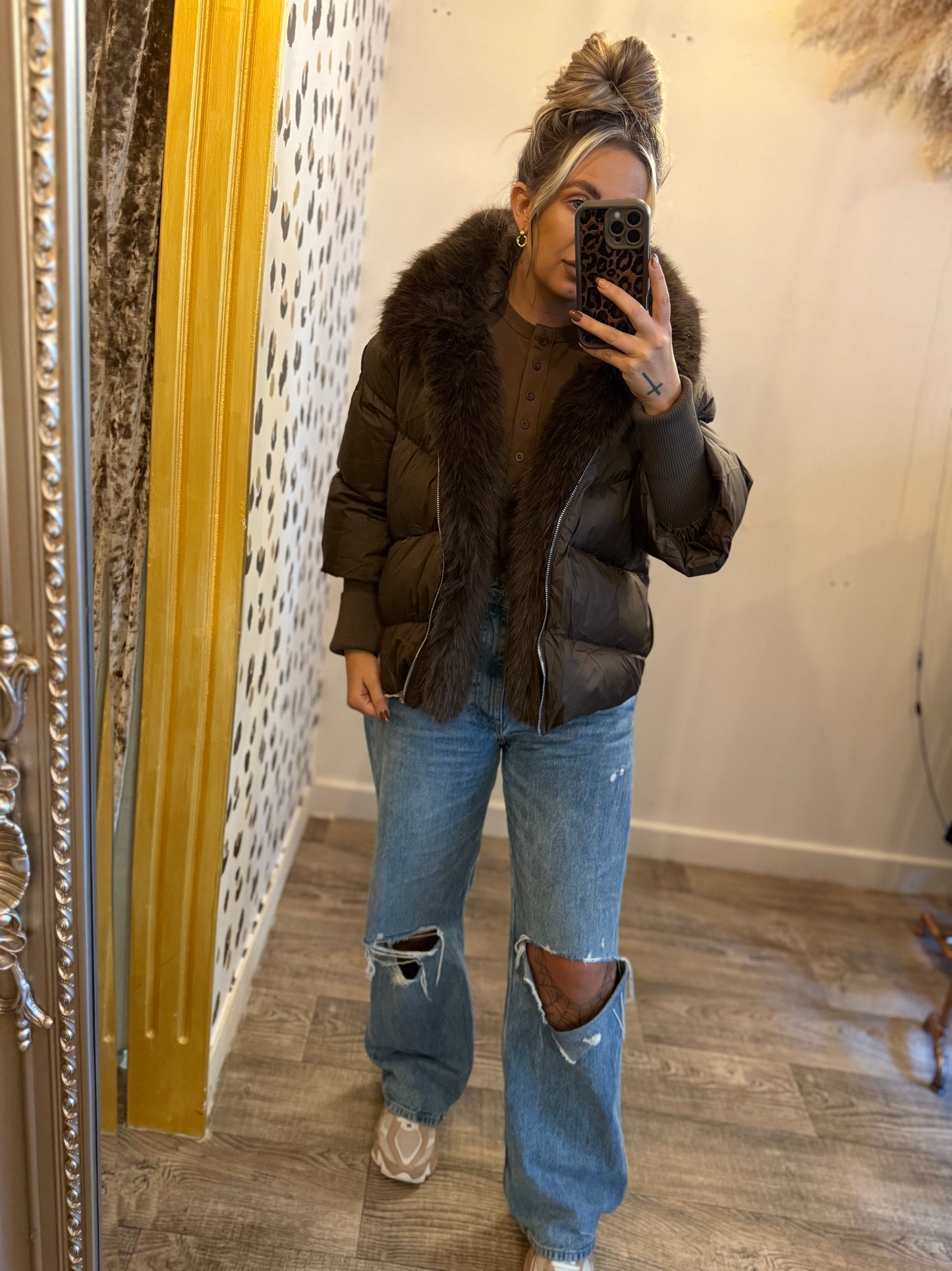 BROWN HOODED PUFFER COAT WITH FAUX FUR TRIM