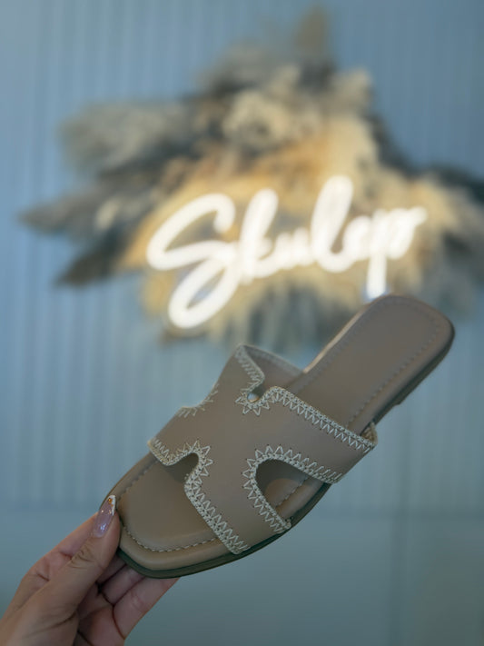 The H Slider Beige