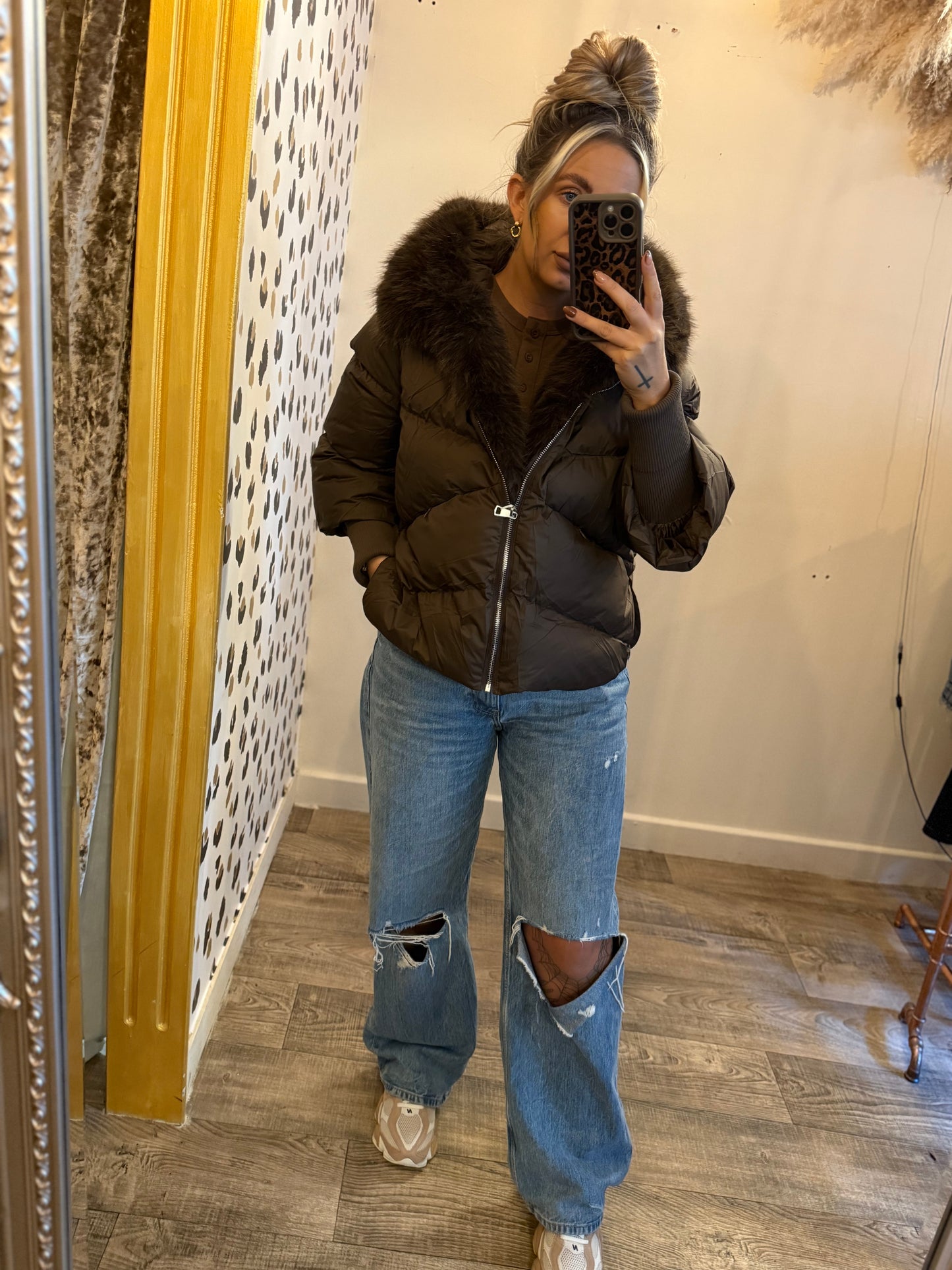 BROWN HOODED PUFFER COAT WITH FAUX FUR TRIM